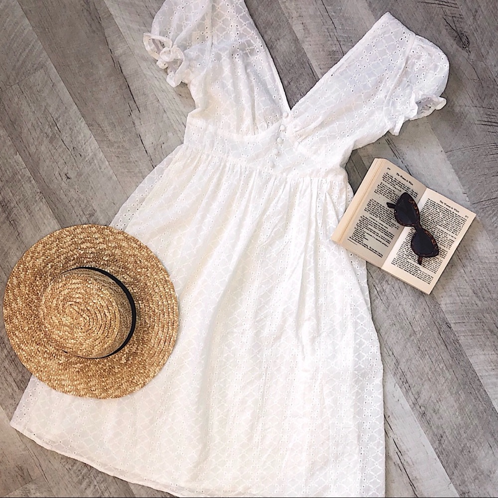 White midi sundress with puff sleeves 💐